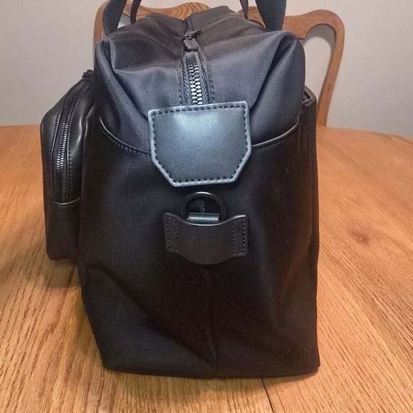 Monos Metro Duffel Black Vegan Leather Travel Bag Quicksnap Water Reaistant - Picture 8 of 16